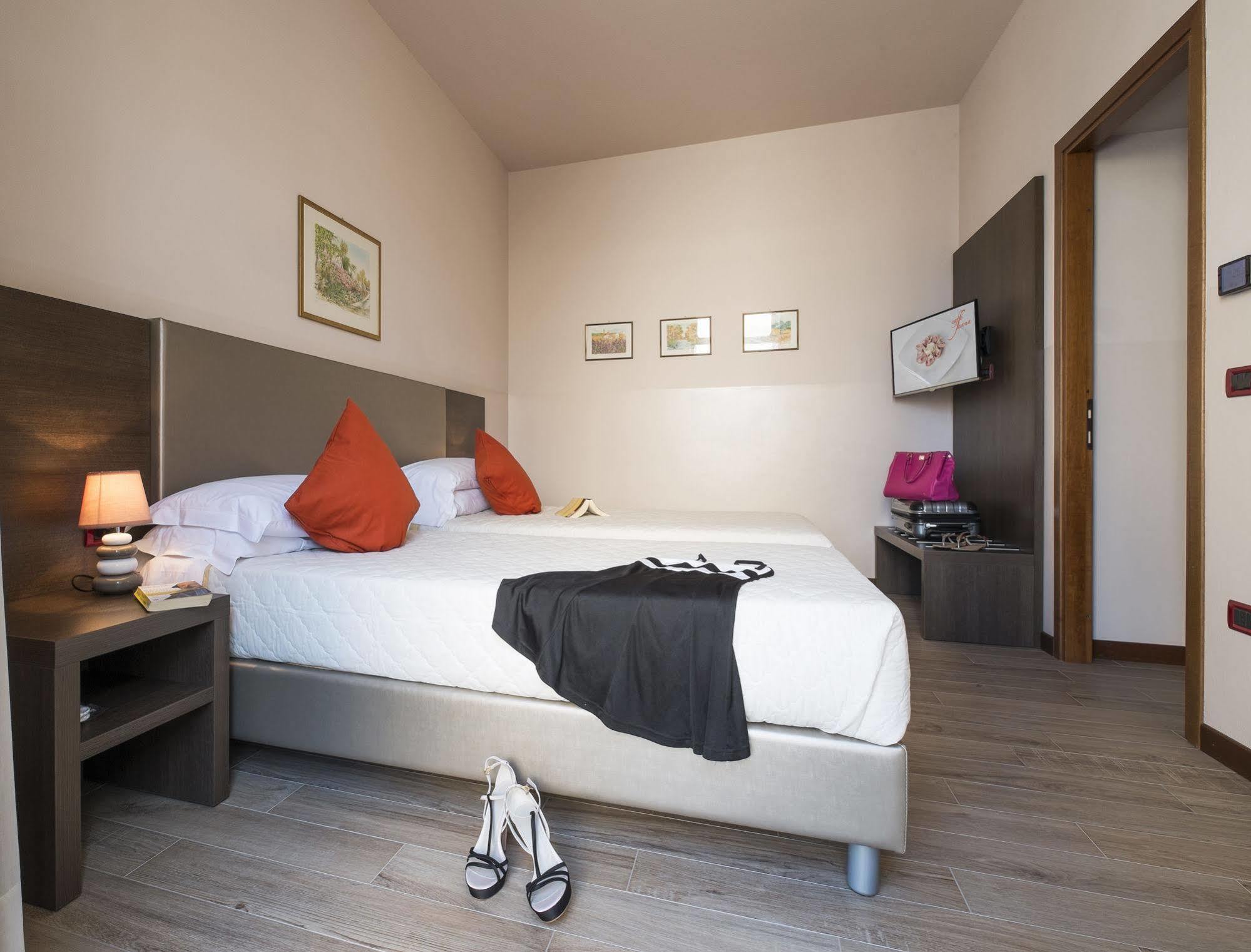 Residence Caffe Savona Alba  Zewnętrze zdjęcie