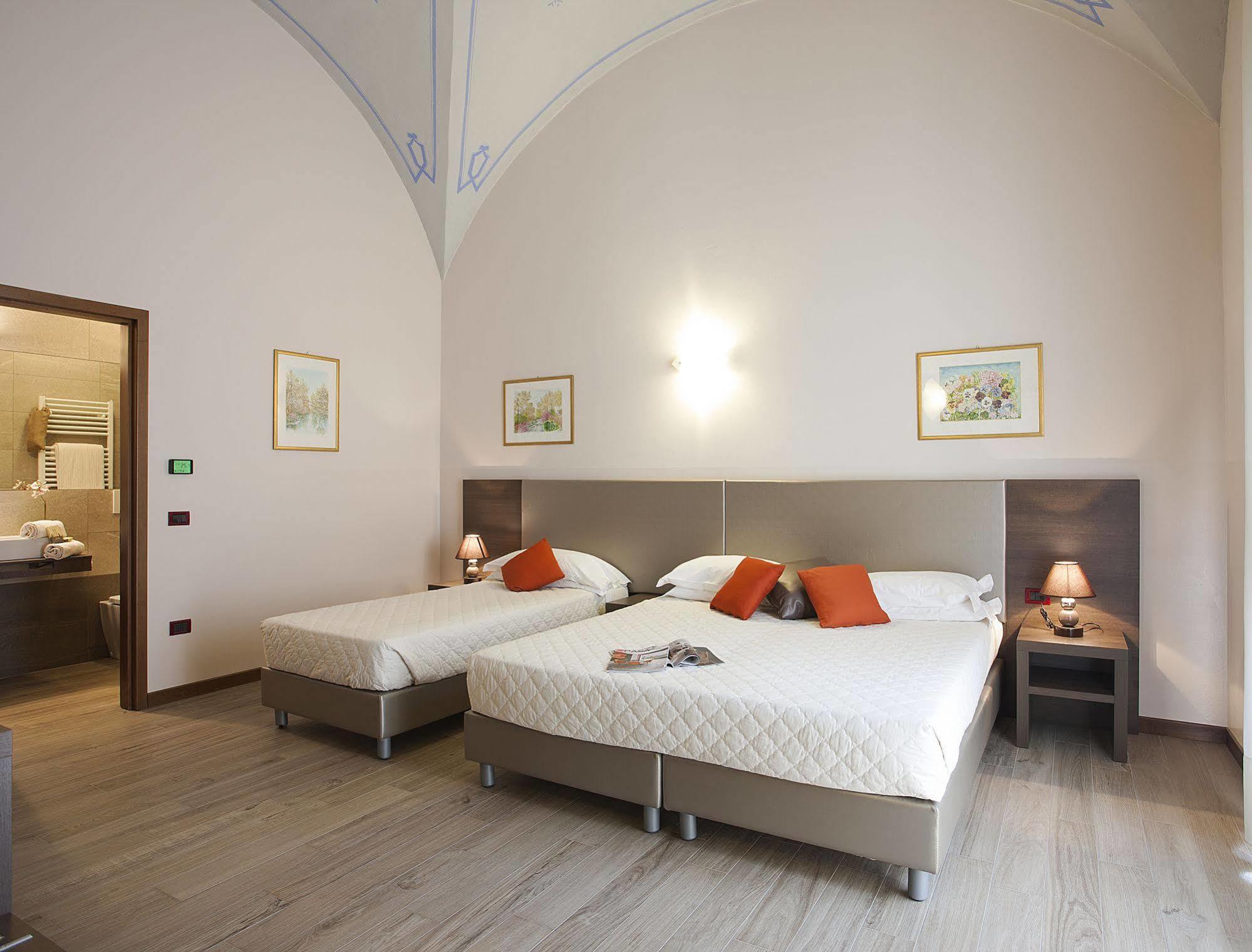Residence Caffe Savona Alba  Zewnętrze zdjęcie