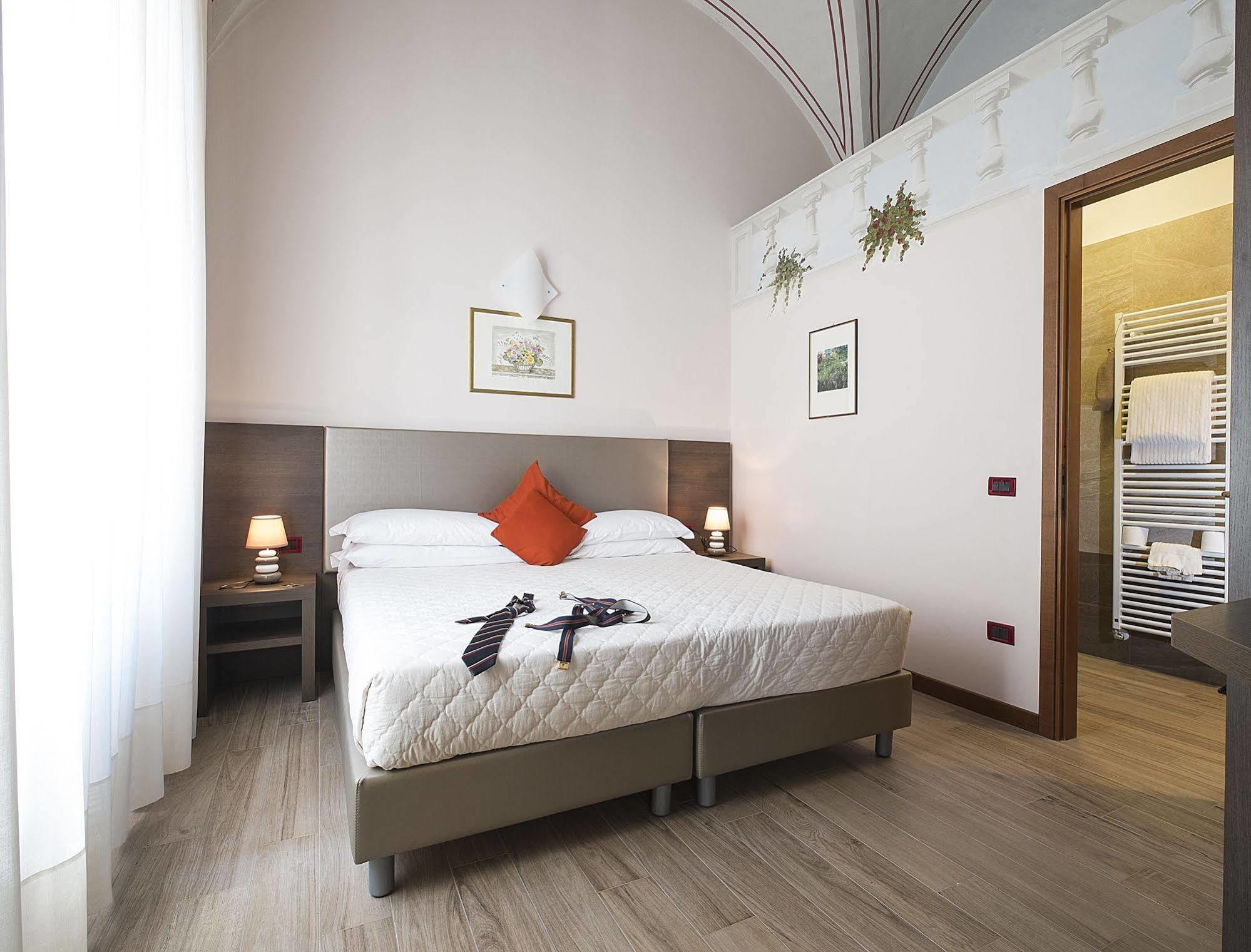 Residence Caffe Savona Alba  Zewnętrze zdjęcie