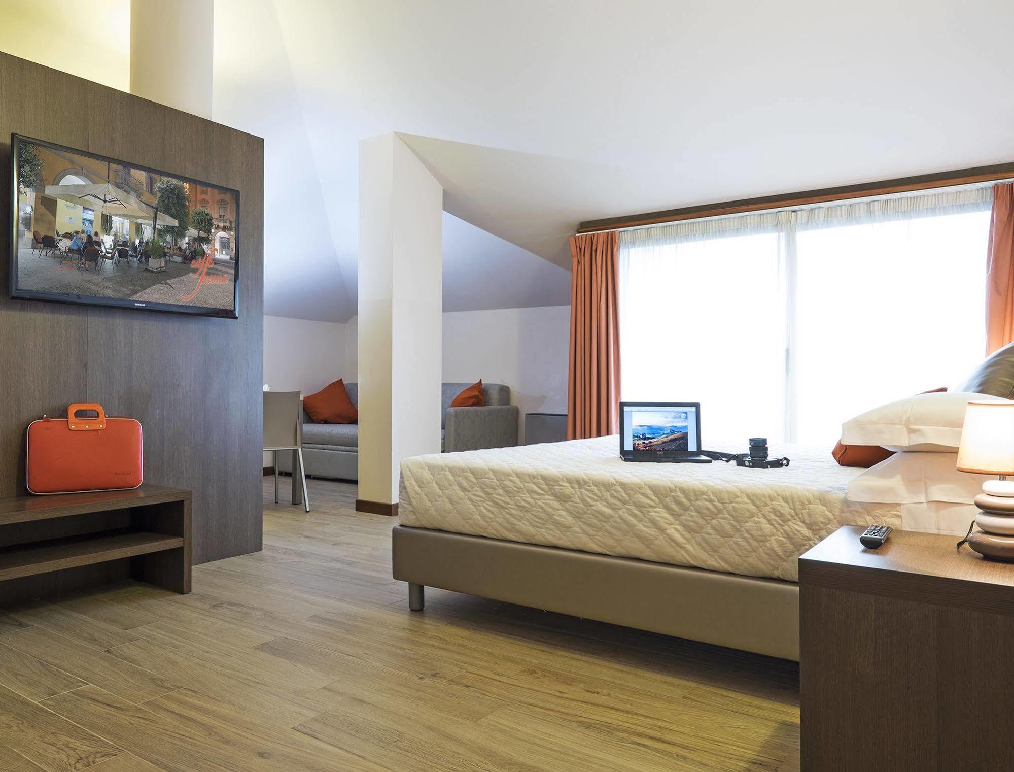 Residence Caffe Savona Alba  Zewnętrze zdjęcie