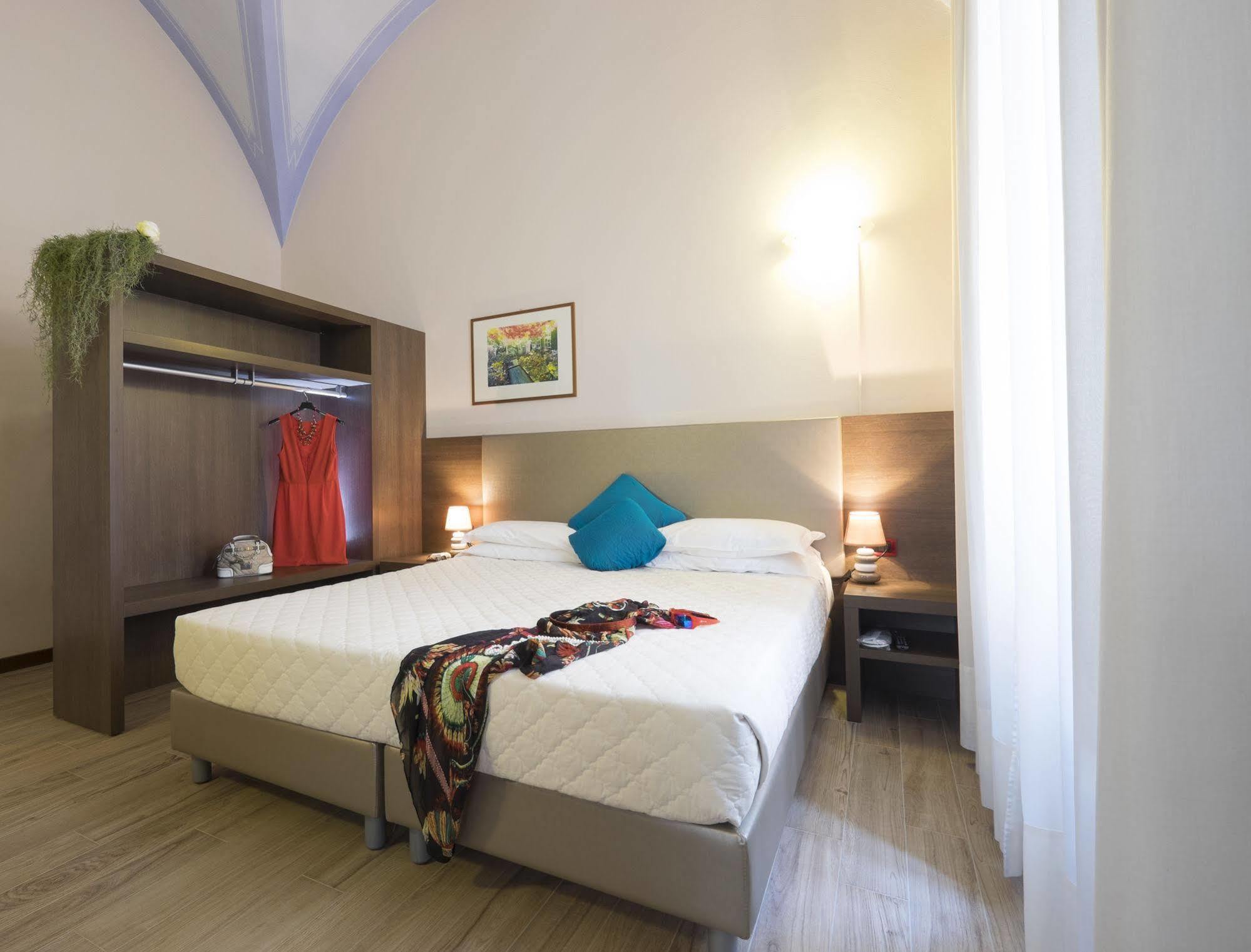 Residence Caffe Savona Alba  Zewnętrze zdjęcie